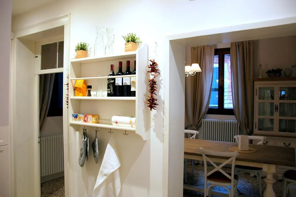 Romantic Rialto Apartment Venice