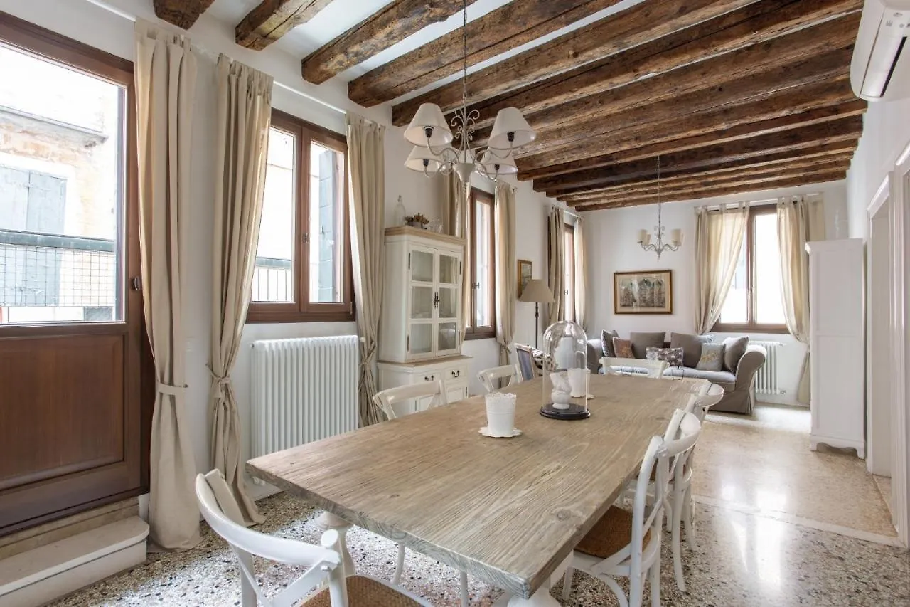 Romantic Rialto location
