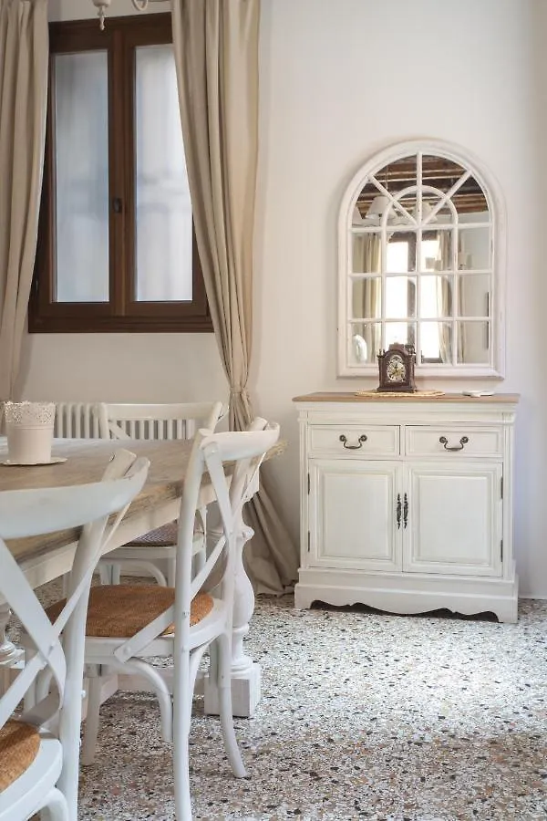 Romantic Rialto Apartment Venice